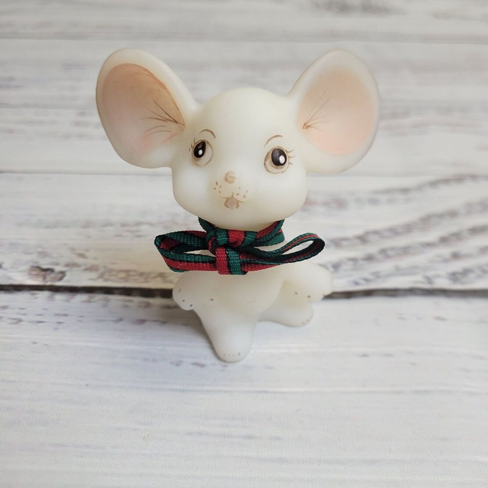 Vintage Fenton Holiday‎ Christmas Mouse White Satin with Red Green Bow Signed